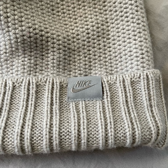 Grey Nike Hat - Picture 3 of 4